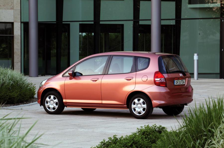  Honda Jazz 2005 года  (фото 19 из 29)